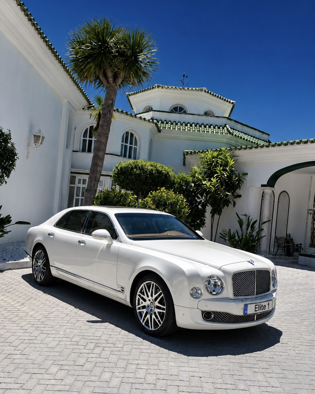 Bentley - Exterior · Villa arrival