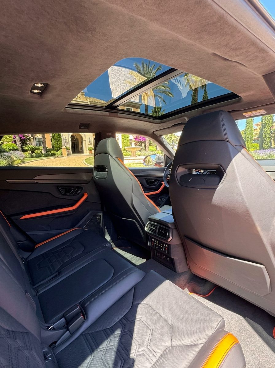 صورة خارجية لسيارة Lamborghini Urus SE، Cavalma ماربيا - 8 / 9