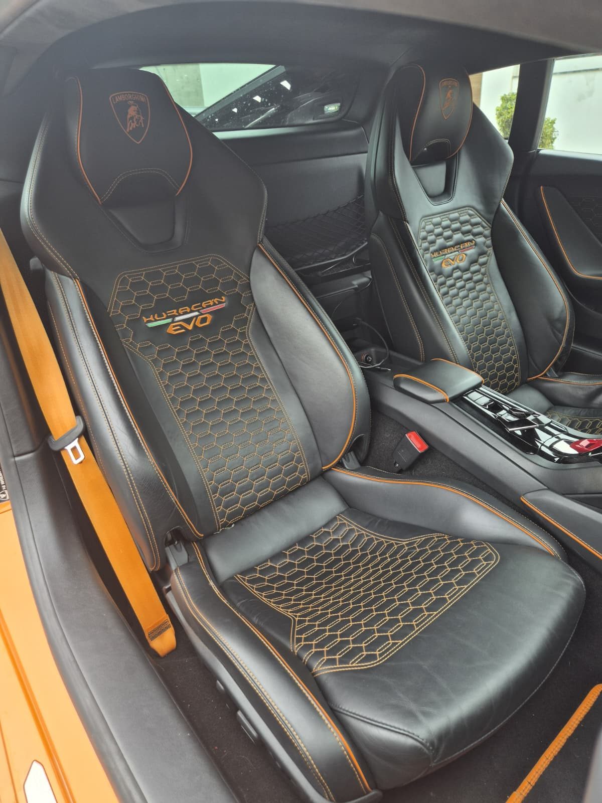 صورة خارجية لسيارة Lamborghini Huracán EVO، Cavalma ماربيا - 4 / 7