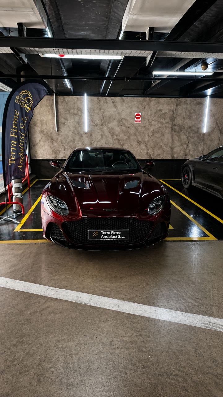 Aston Martin DBS Superleggera
