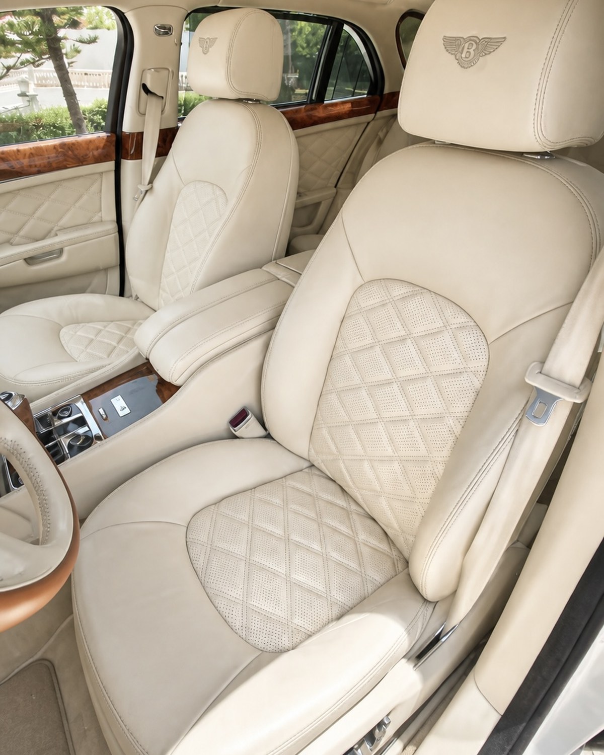 Bentley - Front cabin detail