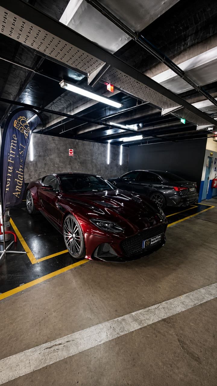 Aston Martin DBS Superleggera