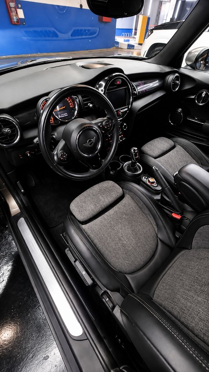 MINI Cabriolet exterior photograph, Cavalma Marbella - 6 / 8