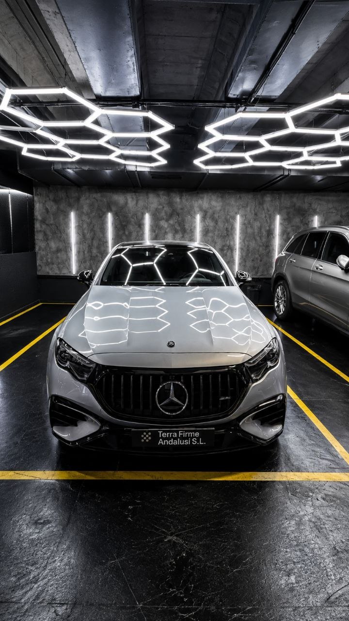 صورة خارجية لسيارة Mercedes-Benz E 53 AMG Hybrid، Cavalma ماربيا - 2 / 8