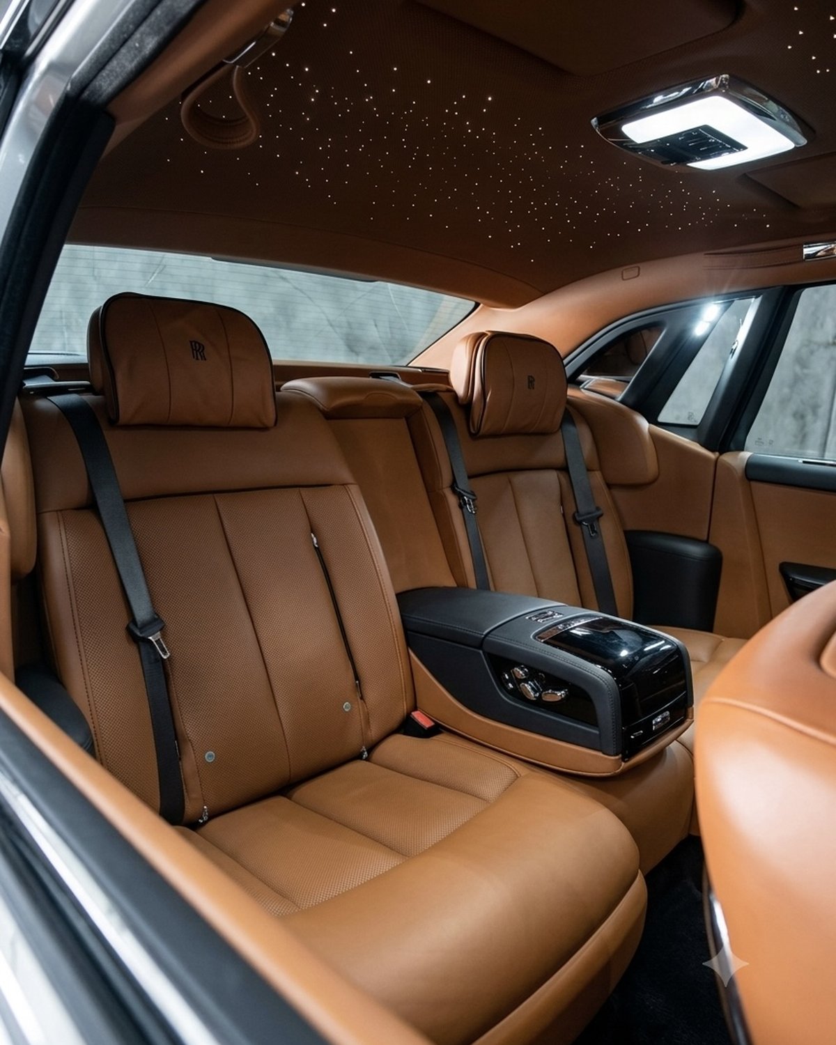 Rolls-Royce - Rear cabin