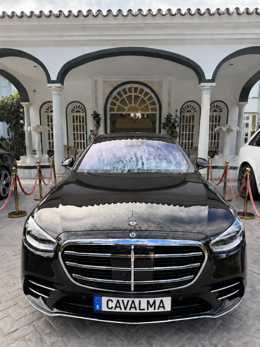 Mercedes-Benz S580e front three-quarter photograph, Cavalma Marbella - 2 / 9