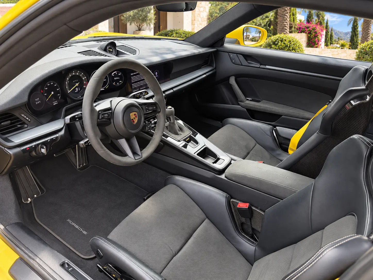 Fotografía frontal tres cuartos del Porsche 911 GT3, Cavalma Marbella - 6 / 9