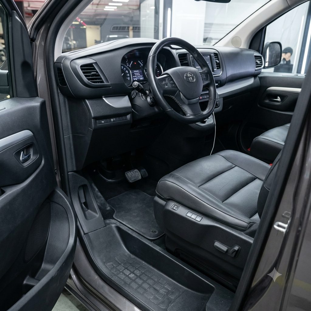 Toyota Proace exterior photograph, Cavalma Marbella - 12 / 13