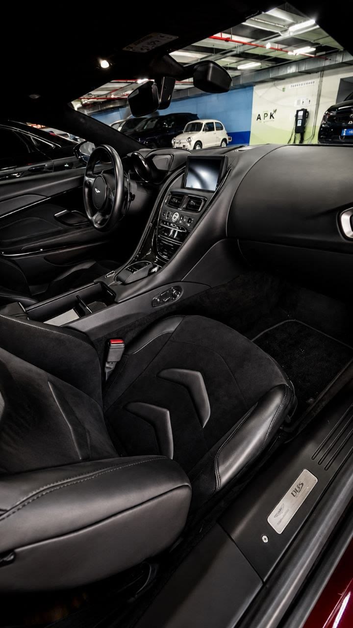 Aston Martin DBS Superleggera