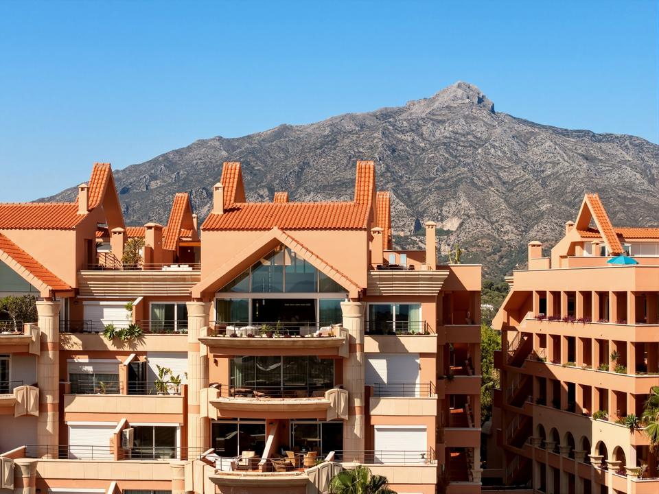 Duplex Penthouse with Private Rooftop Pool, Marbella