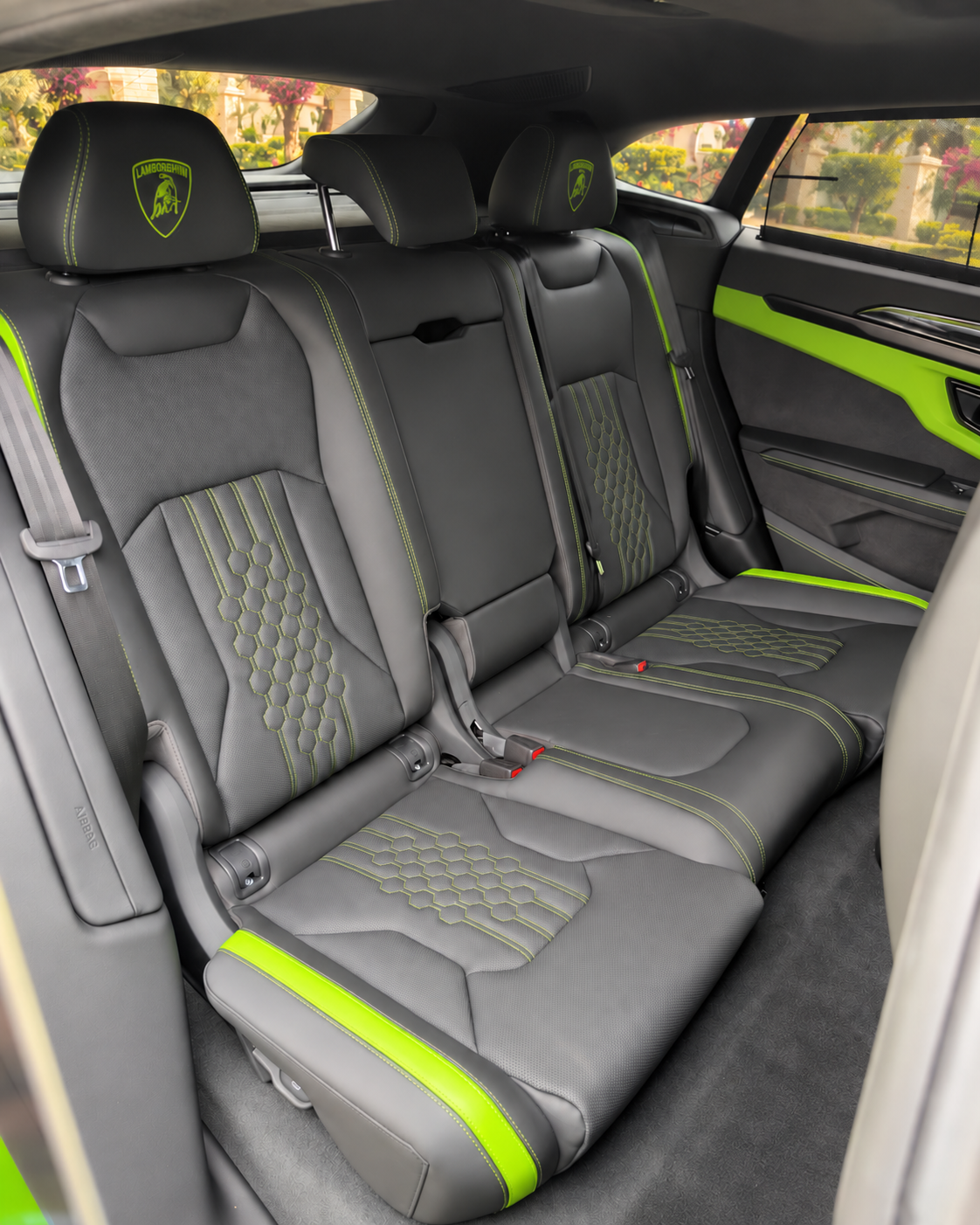 Lamborghini Urus SE exterior, Cavalma Marbella - 7 / 8