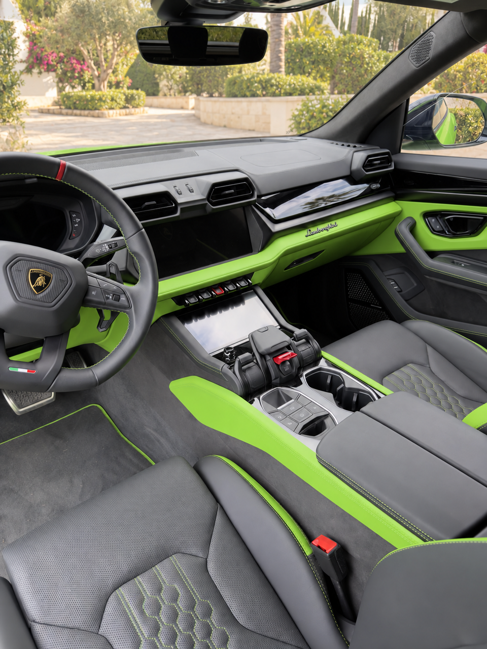 Lamborghini Urus SE interior photograph, Cavalma Marbella — 5 / 8