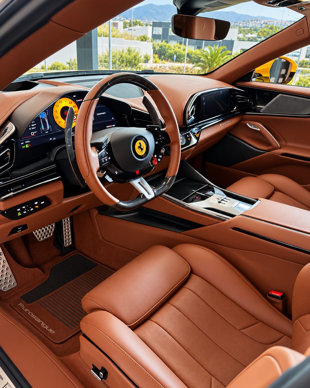 Место водителя Ferrari Purosangue: коричневая кожаная отделка, фирменный руль Ferrari, цифровые дисплеи и центральная консоль.