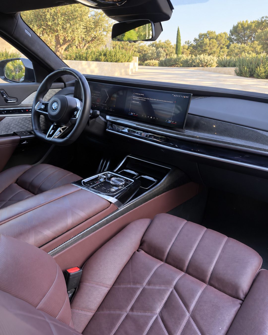 BMW 7 Series dashboard, widescreen display and centre console