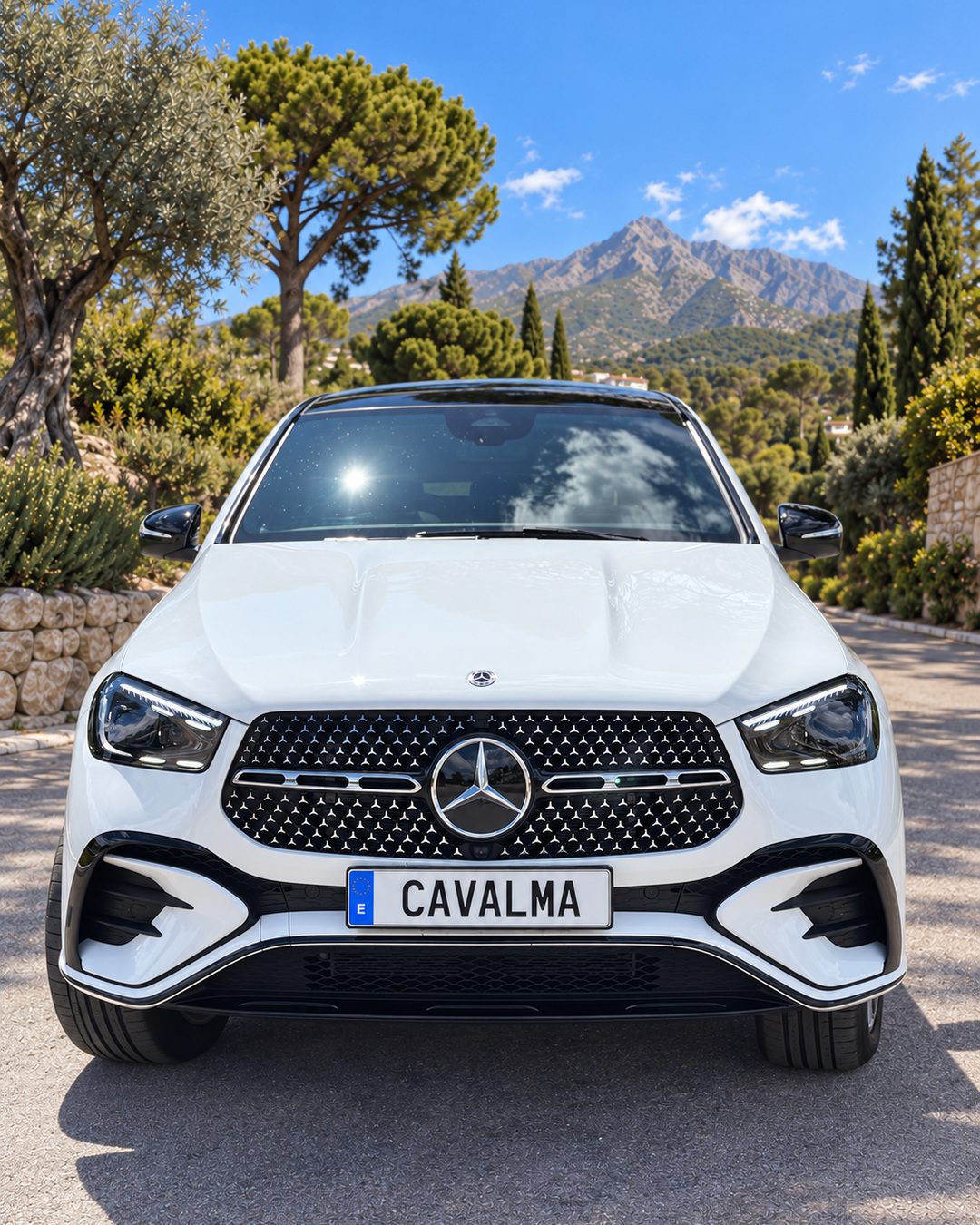 Front view of the white Mercedes-Benz GLE 300d and its grille